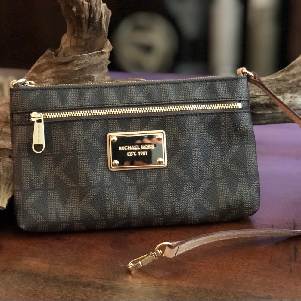 MK Michael Kors Wristlet - Picture 2 of 8